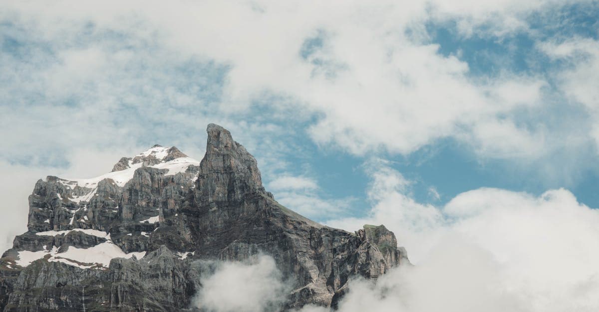 Ciel nuageux au-dessus de Bali, guide visuel des mois à éviter pour savoir quand partir à Bali
