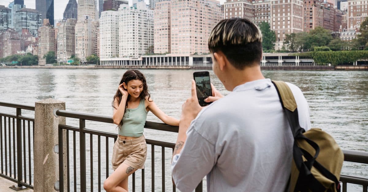 Best Prepaid Phone Plans in the US for 2026 - eSIM and international travel guide by HelloRoam