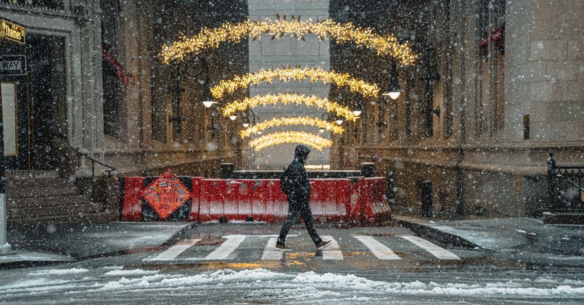 Christmas in New York: Season Dates, Ice Rinks and What Shuts on the Day - travel guide and eSIM advice for British travellers by HelloRoam