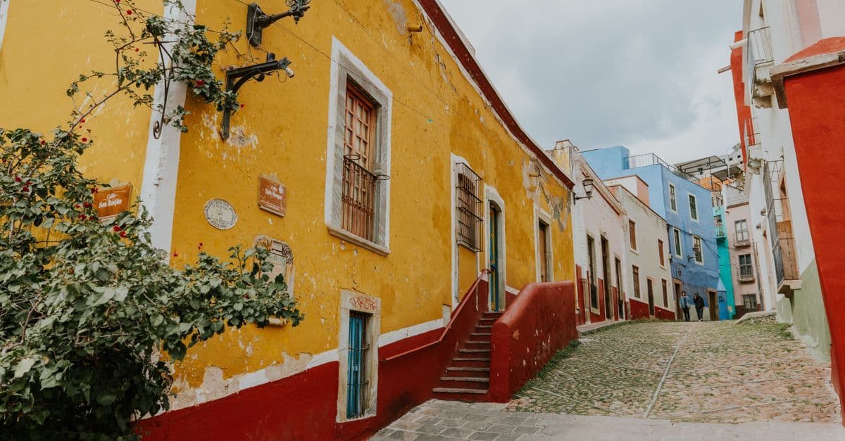 Colorful Guanajuato alley with vibrant houses, a top destination reachable via cheap flights to Mexico.
