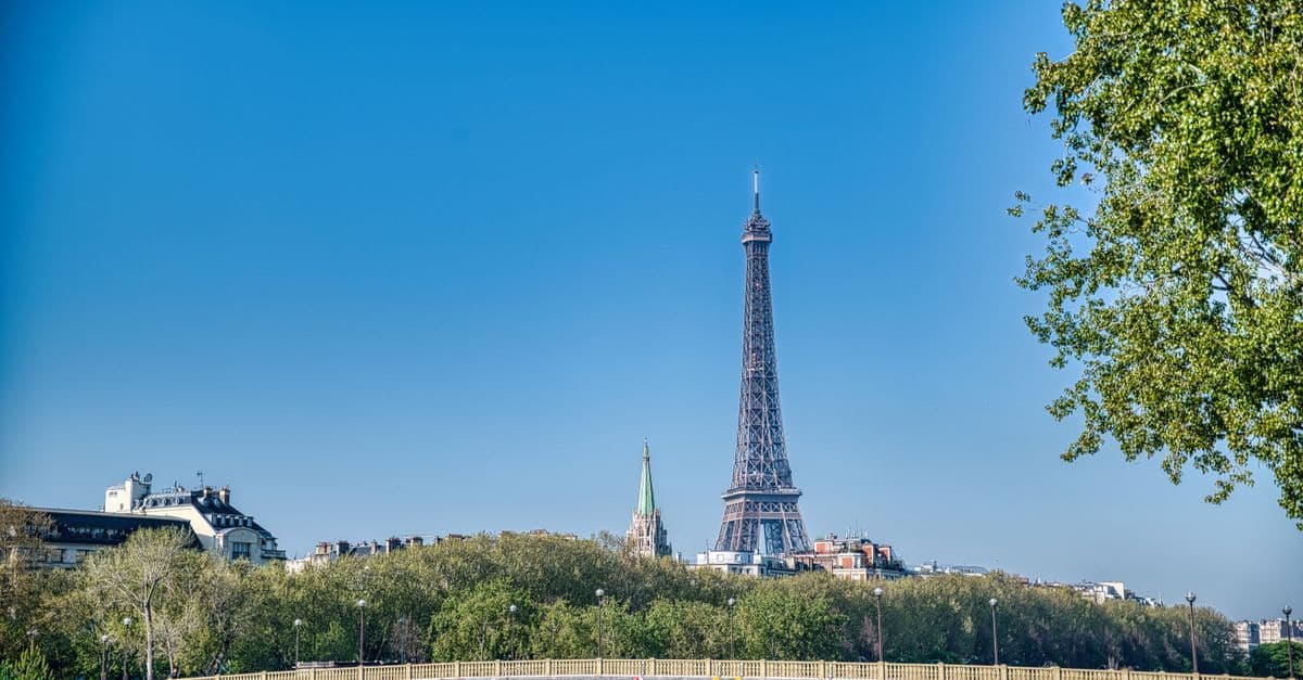 Cosa Vedere a Parigi: Guida Completa per Italiani 2026 - guida di viaggio e consigli eSIM by HelloRoam