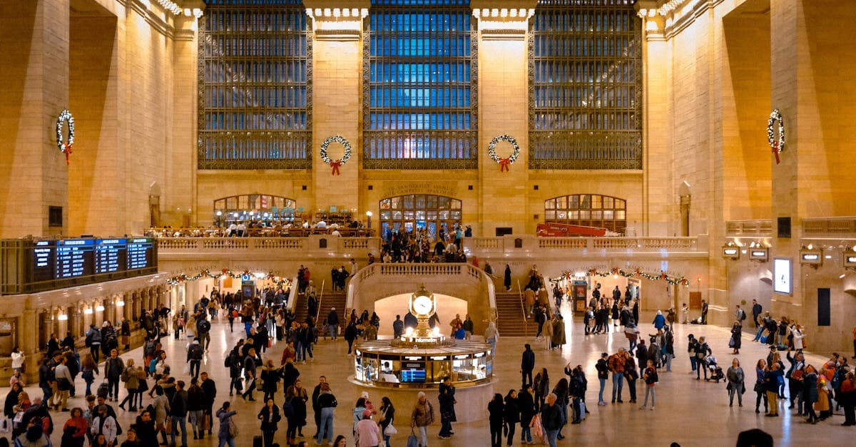 Busy crowd inside Grand Central Terminal, a landmark stop for budget holiday travelers.