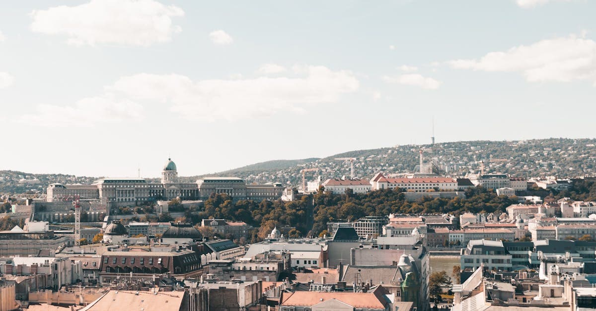 Weitläufiger Blick über Budapests historische Architektur und weniger bekannte Geheimtipps abseits der Touristenpfade