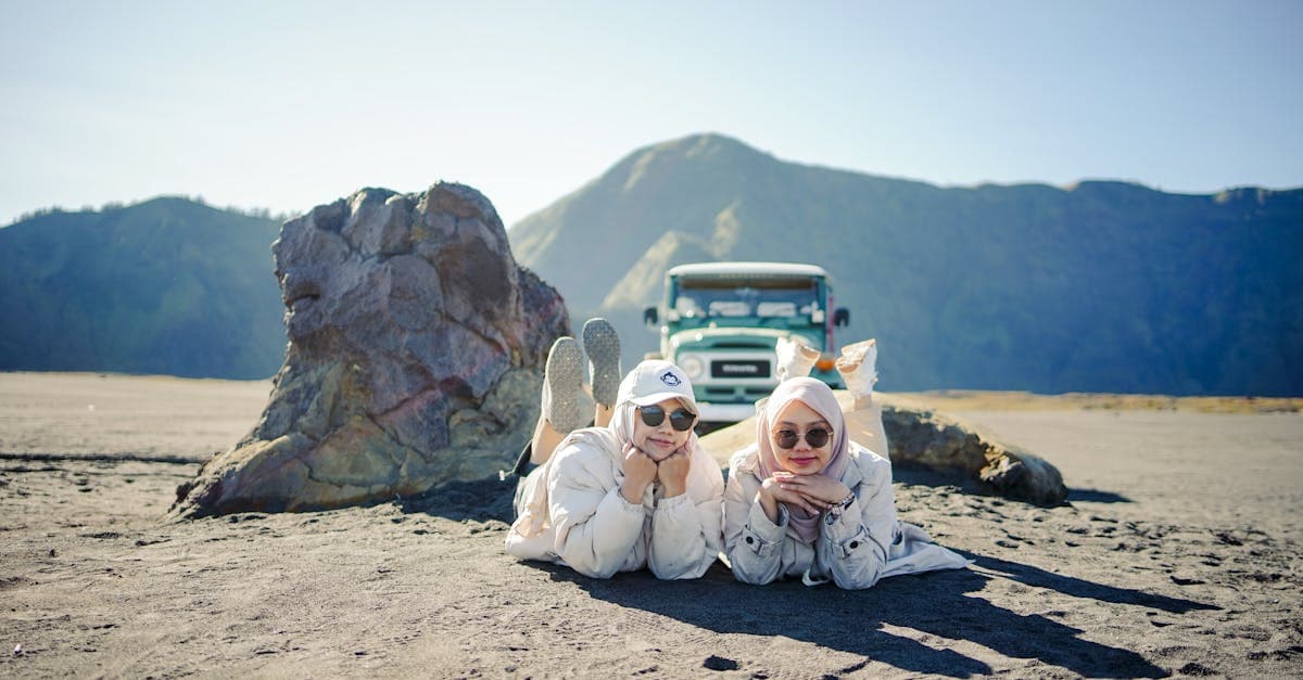 Asuransi Perjalanan: Panduan Lengkap untuk Wisatawan Indonesia 2026 - eSIM travel guide by HelloRoam