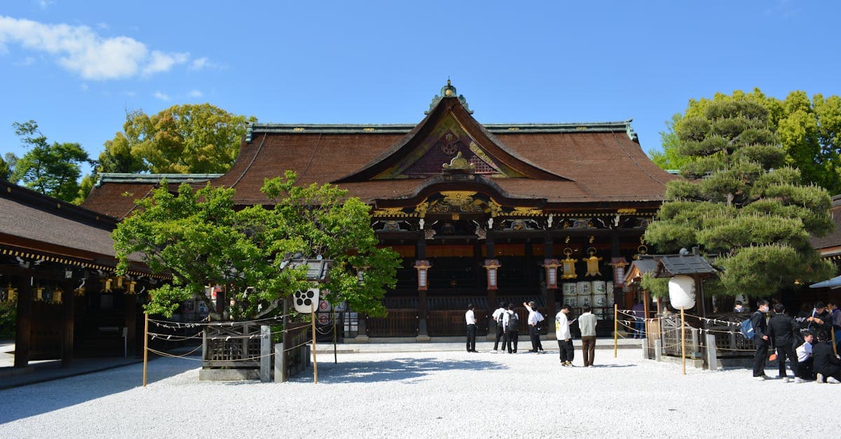 Traditional Shinto shrine in Kyoto: planning a $5000 budget for the best time to visit Japan