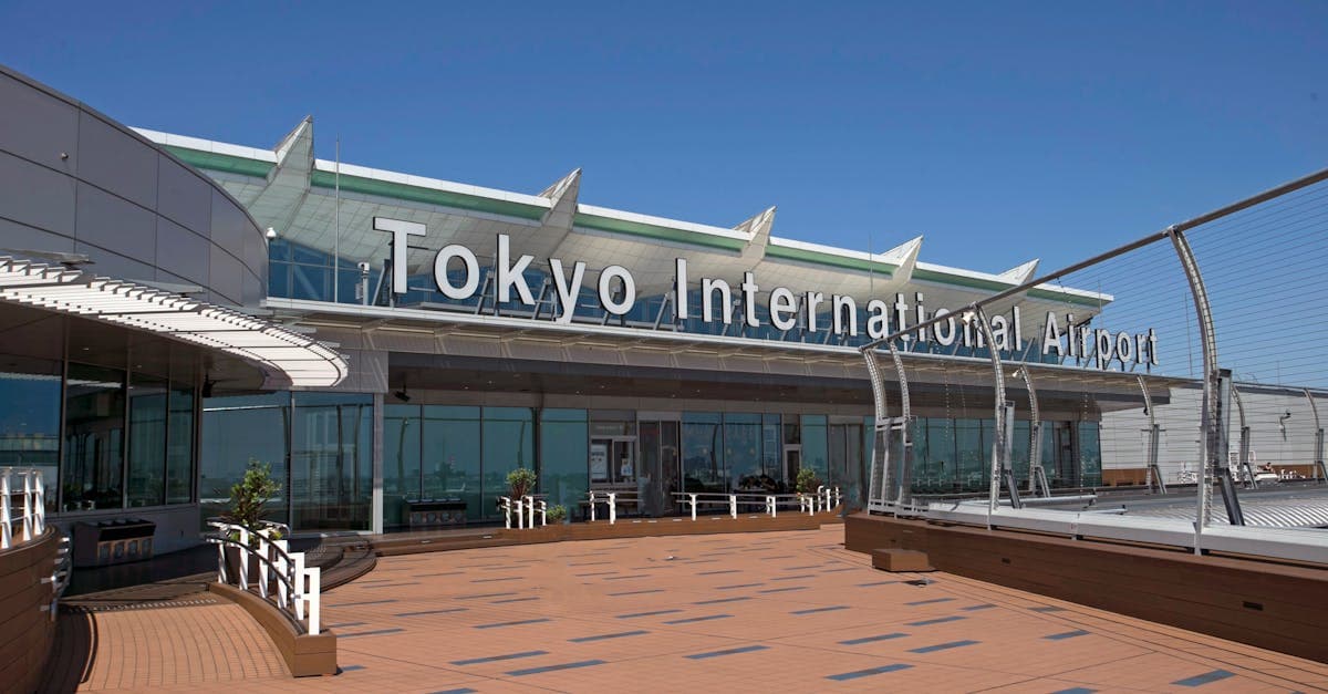 国際ローミングとは?料金・eSIMとの費用比較・節約方法【2026年最新版】 - eSIM and international travel guide by HelloRoam