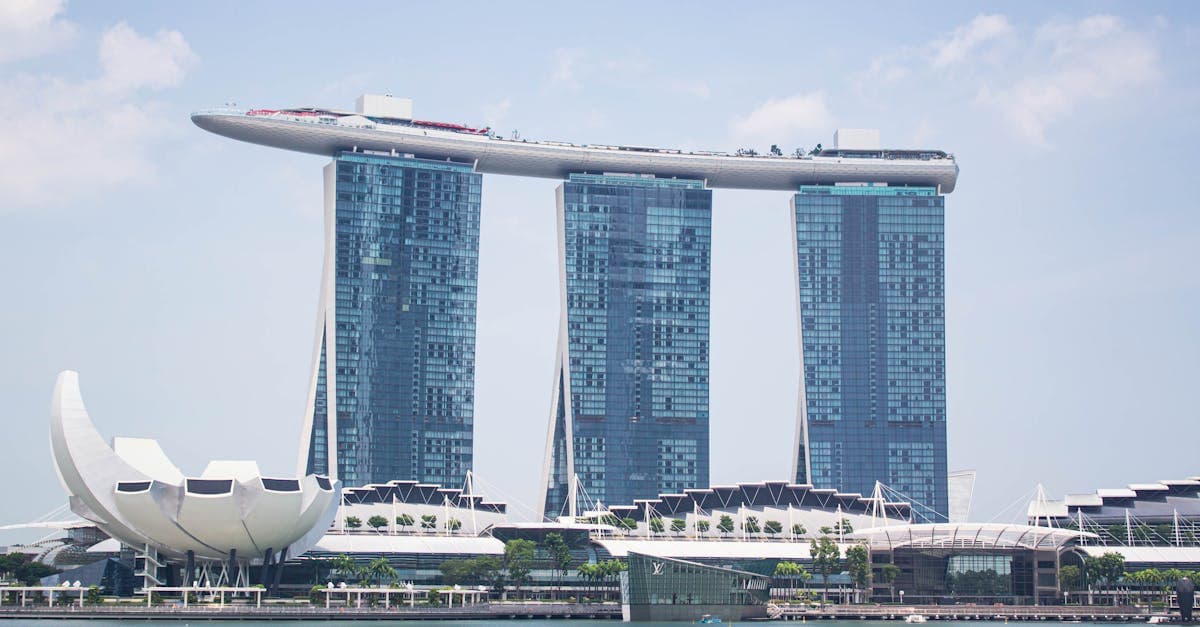 Marina Bay Sands and the ArtScience Museum illustrating how much a 3-day Singapore itinerary can cover