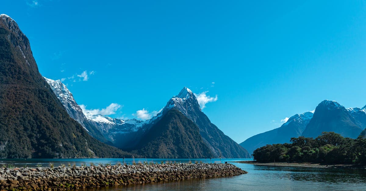 Travel to New Zealand: the Complete 2026 Guide for Americans - eSIM travel guide by HelloRoam