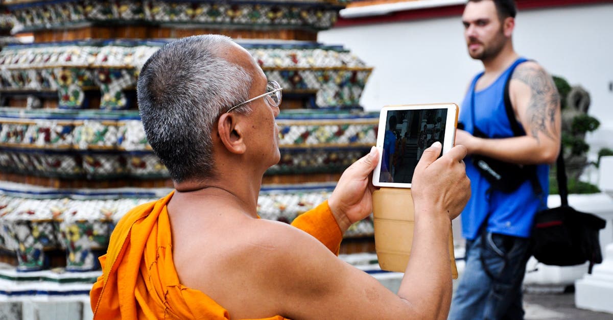 แอพแปลภาษาที่ดีที่สุด 2026: คู่มือนักท่องเที่ยวไทยก่อนบินออก - eSIM travel guide by HelloRoam
