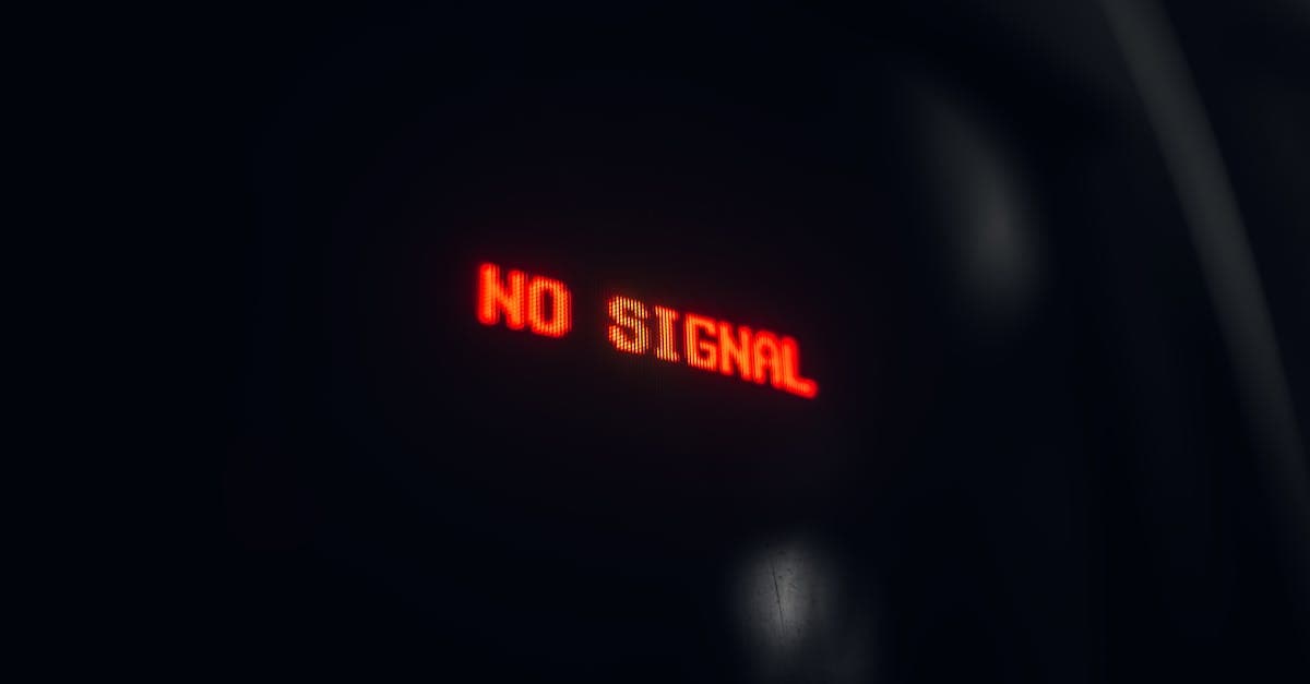 Rotes LED-Display zeigt Kein-Signal-Warnung in dunkler Umgebung – mögliche Ursachen für ORF digital Störungen