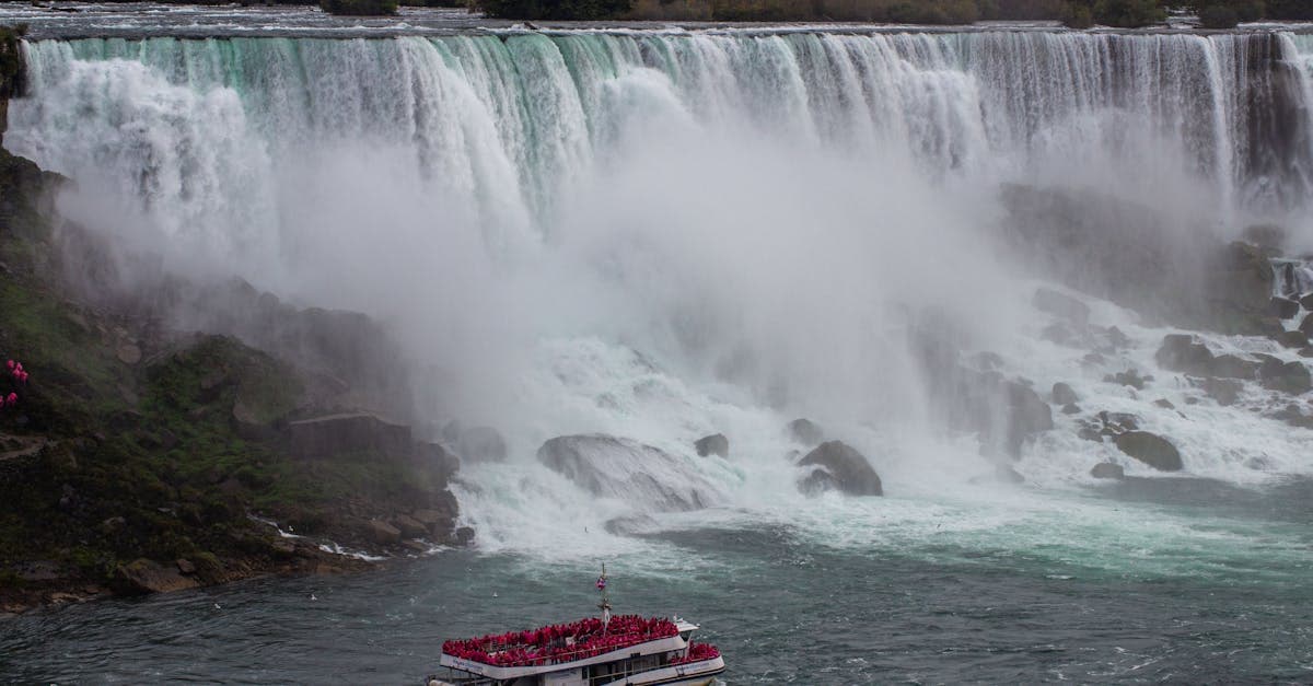 Breathtaking Niagara Falls with a tour boat close to the falls, a must-see stop on any Canada packing list travel