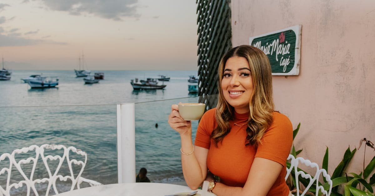 Café Mega Travel: Guía Completa para Agentes de Viajes en 2026 - eSIM travel guide by HelloRoam