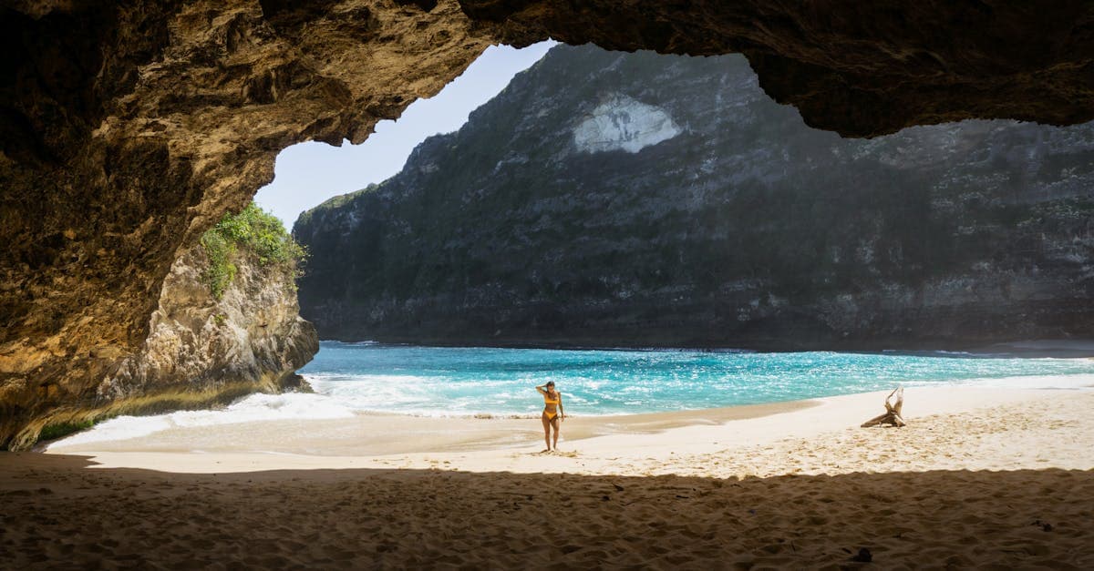 Turquoise waters and white sands of Kelingking Beach — is Bali safe for solo female NZ travellers?