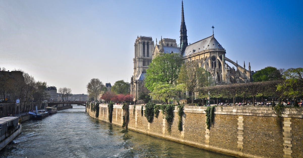 Best Time to Visit Paris in 2026: a Season-by-Season Guide - travel guide and eSIM advice by HelloRoam