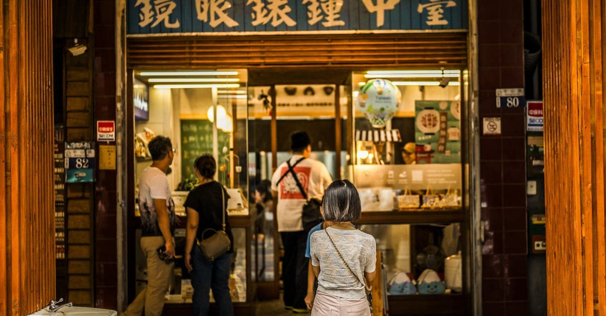 台北傳統湯品餐廳門口迎賓人潮,印證台北身為亞洲頂級美食之都的地位。