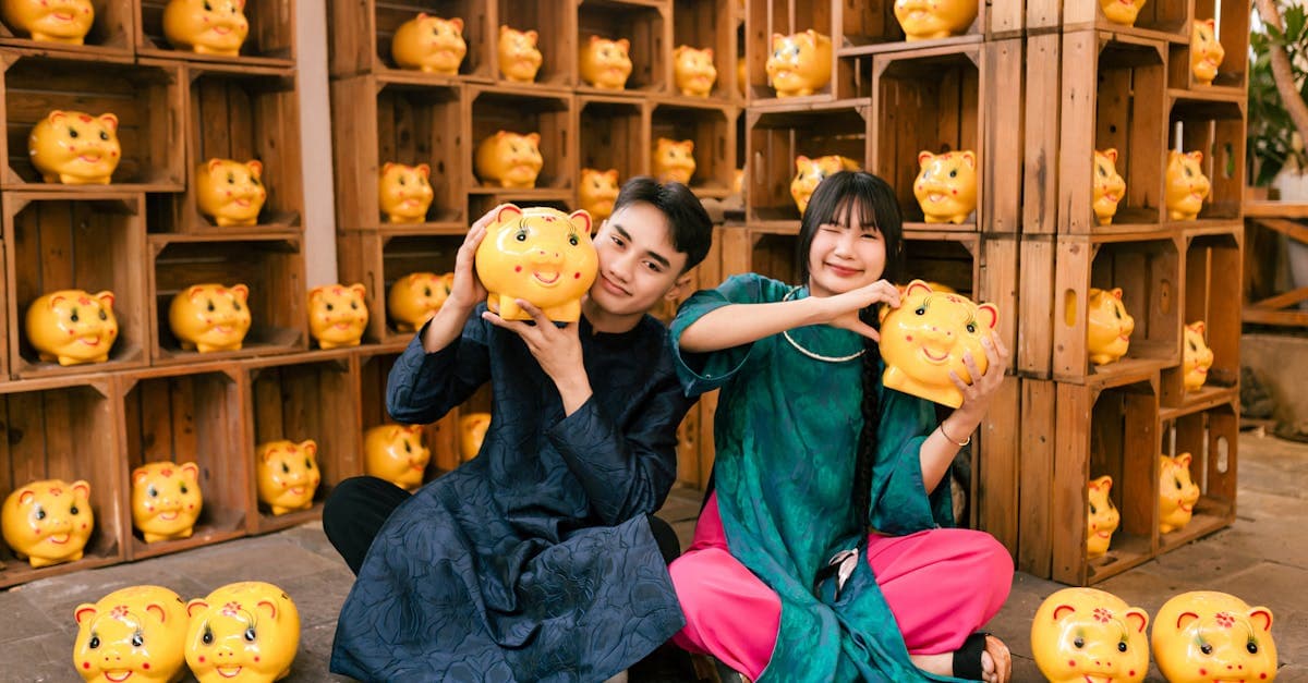 Nhóm bạn trẻ mặc áo dài cầm heo đất tại Hội An, gợi nhớ giờ quay xsmt chủ nhật