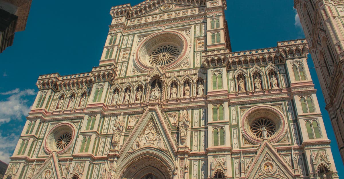 Florenz Dom mit beeindruckender Fassade unter strahlendem blauem Himmel Toskana