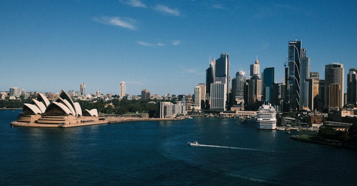 Sydney Opera House and harbour skyline, starting point for alternative stopover routes from Sydney to Singapore.