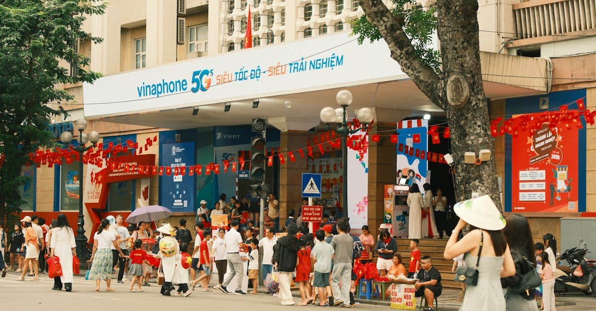 Roaming Vinaphone 2026: Bảng Giá, Cách Đăng Ký và 7 Bẫy Phí Ẩn Cần Tránh - eSIM and international travel guide by HelloRoam