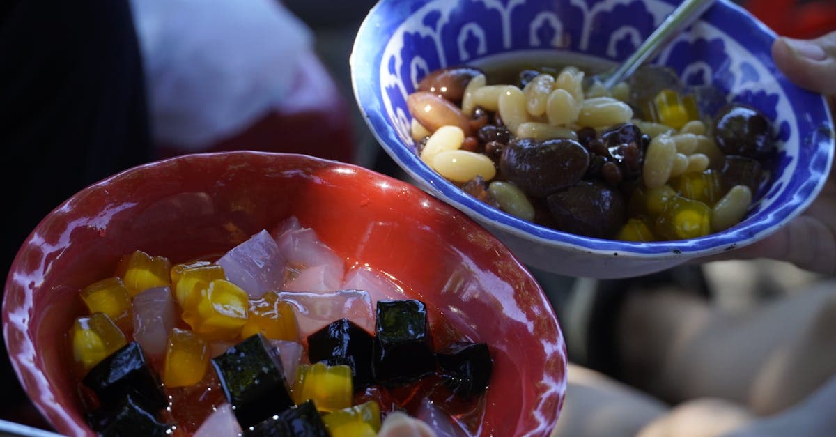 Colourful Vietnamese chè dessert bowls highlighting the sweeter side of street food Vietnam in Hội An