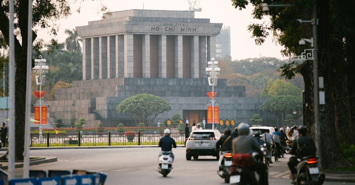 Lăng Hồ Chí Minh uy nghi nhìn từ phía trước, điểm tham quan lịch sử không thể bỏ qua ở Hà Nội