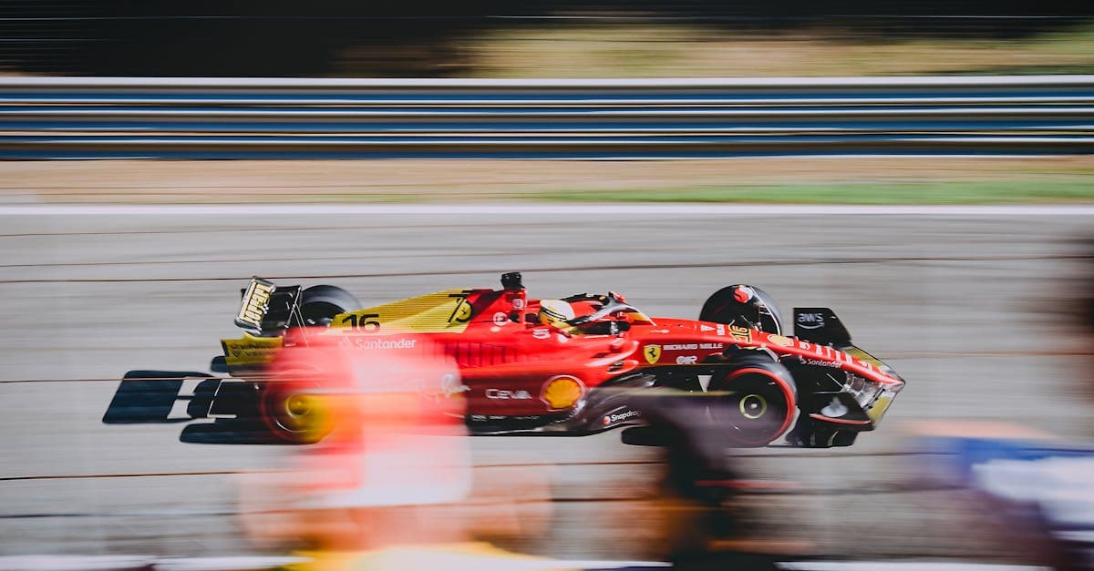 Ferrari in pista durante il Gran Premio d'Italia, simbolo della stagione f1 2026 e delle nuove sfide.