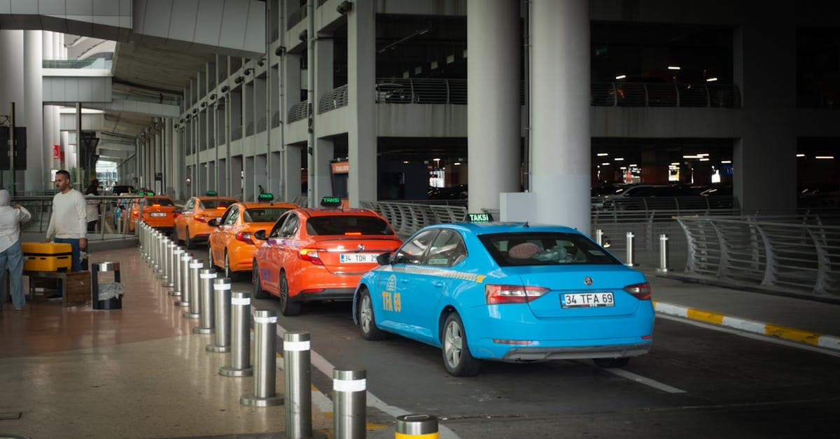 SFO Cell Phone Lot: Complete 2026 Guide for Pickup Drivers - article thumbnail