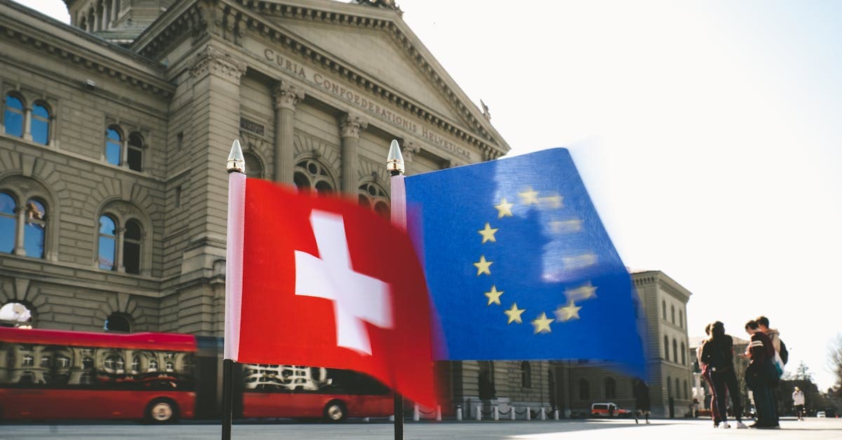 eSIM Europa: guia definitivo para brasileiros viajarem conectados em 2026 - eSIM and international travel guide by HelloRoam