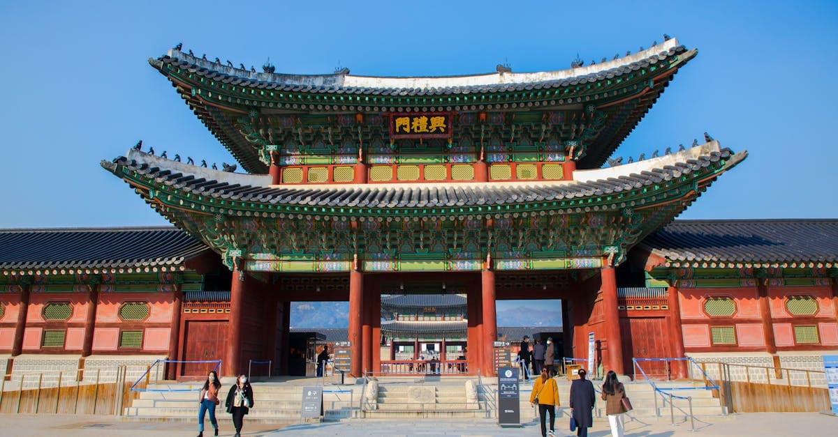 경복궁 광화문 정면 전경, 국내여행 준비물과 해외여행 준비물의 차이를 알려주는 상징적인 장소