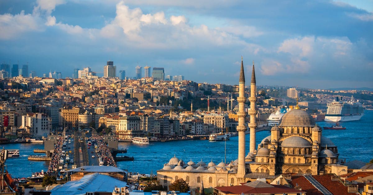 Seyahat Sigortası Rehberi 2026: Kapsam, Fiyat ve Schengen Şartları - eSIM and international travel guide by HelloRoam