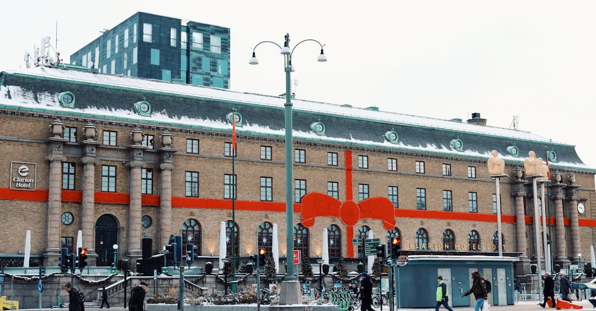 Clarion Hotel Helsinki Airport sijaitsee suoraan terminaalissa – käytävä yhdistää hotellin suoraan lähtöaulaan.