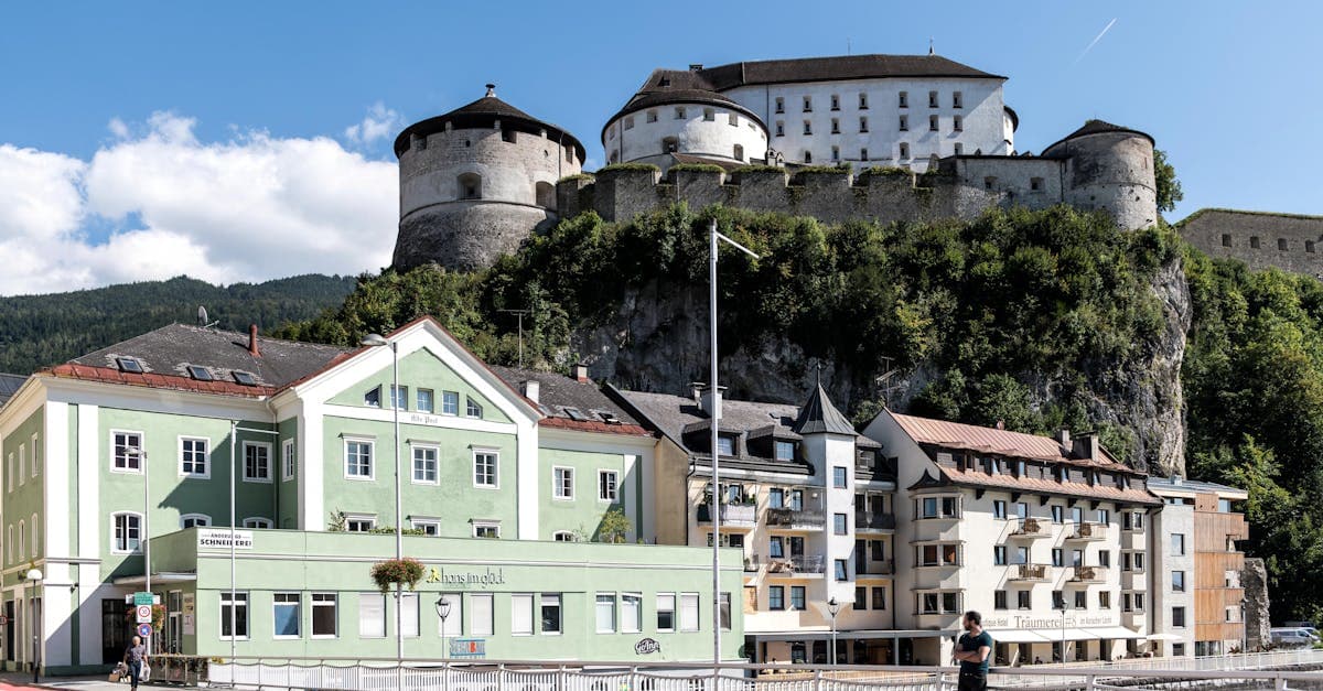 Kufsteiner Festung und Stadtansicht in Tirol – Nebenkosten beim Hauskauf in Österreich im Überblick