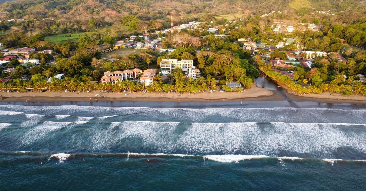 Coastal panorama of Jacó Beach in Puntarenas, ideal for planning a costa rica all inclusive holiday.