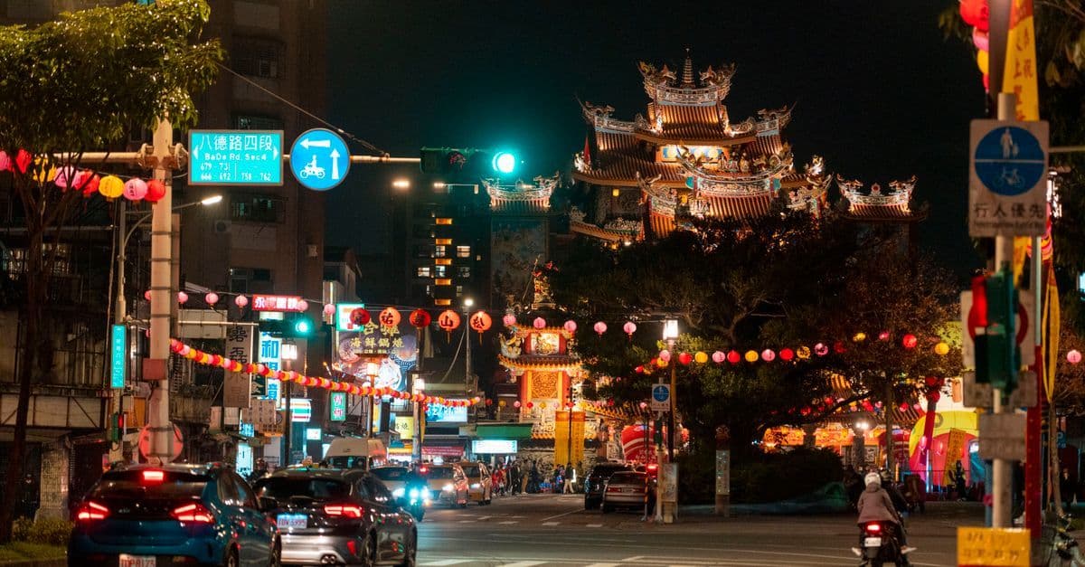 中山捷運站南京西路2026完整攻略:景點美食與上網全指南 - eSIM travel guide by HelloRoam