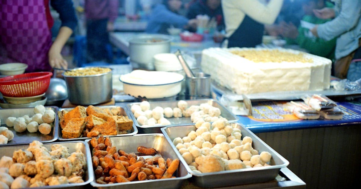 新北市夜市の台湾グルメ三大定番、多彩な屋台料理が勢揃いする活気ある食の祭典