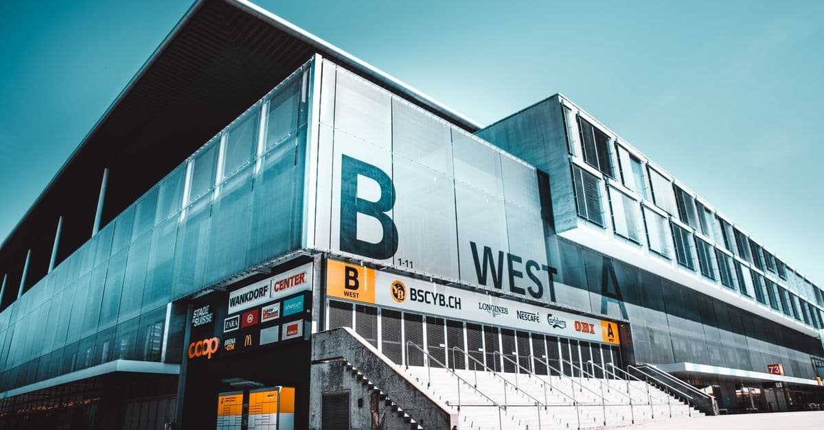 Modernes Wankdorf Center in Bern – Standort von Coop Travel mit innovativem Reisebüro-Angebot