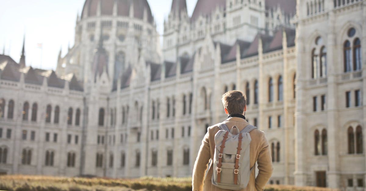 Mochilão Europa 2026: Guia Completo para Brasileiros com Roteiro e Custos em Reais - eSIM travel guide by HelloRoam