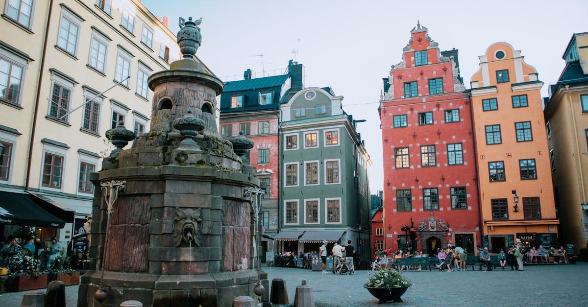 Charmig vy över Stortorget i Stockholm med historiska byggnader och fontän – relevant för ettårsregeln och SINK-skatt