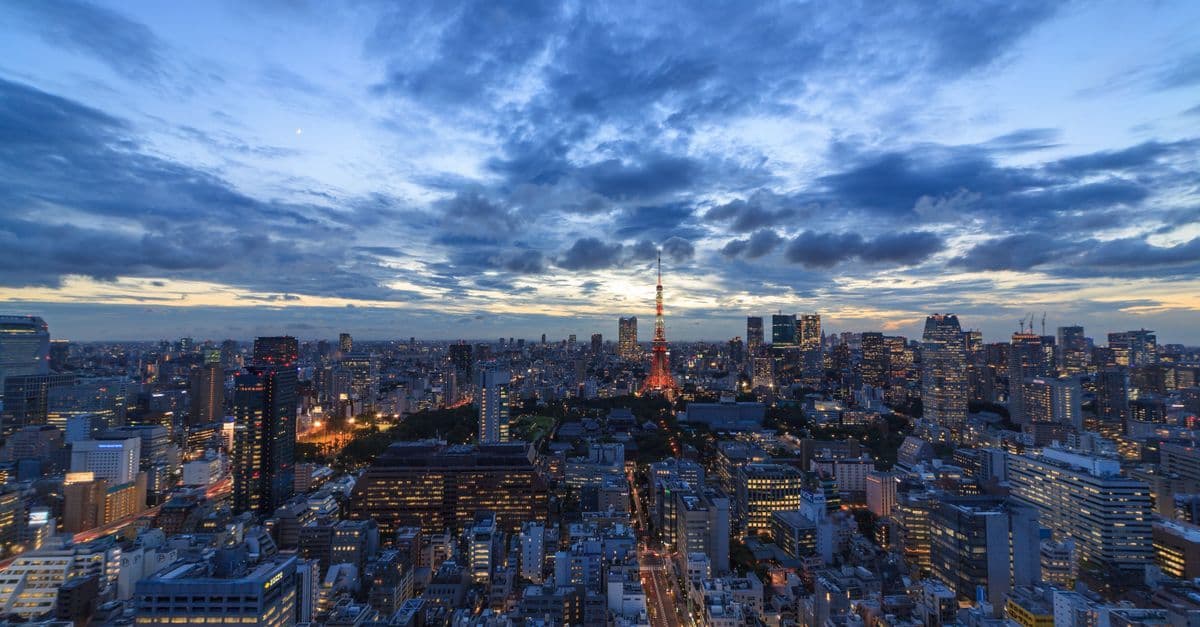 Espectacular panorámica nocturna del skyline de Tokio con la Torre de Tokio gracias a visit japan web