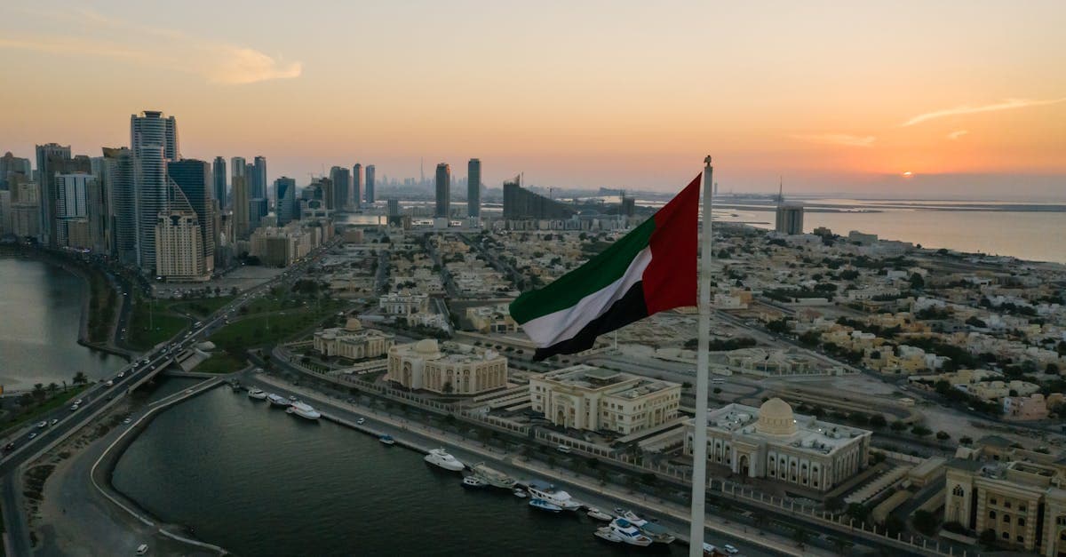 دليل 2026: تذاكر طيران رخيصة من الإمارات وكيف توفر 40 بالمئة أو أكثر - eSIM travel guide by HelloRoam