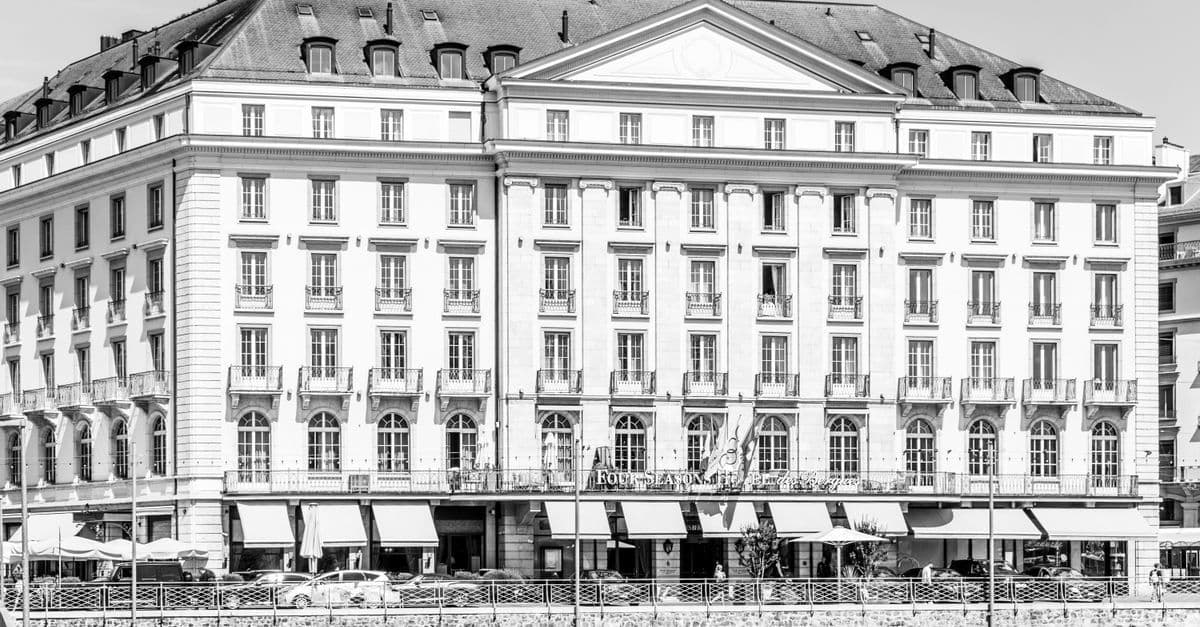 Historisches Gebäude am Genfersee – ideale Lage für Gäste des B&B Hotel Geneva Airport