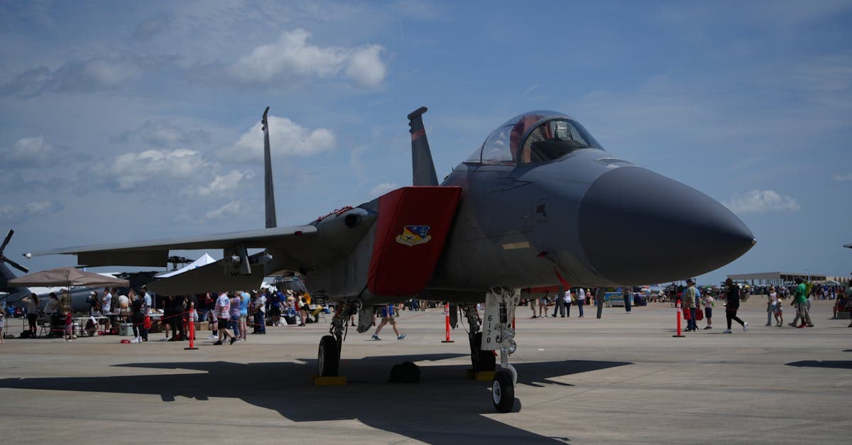 F-15-Kampfjet auf einer Airshow demonstriert US-Luftwaffenstärke im Vergleich Iran gegen Israel