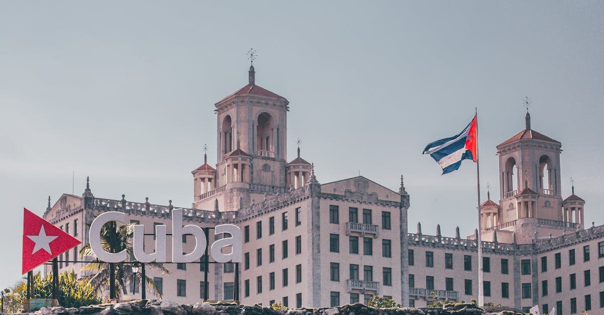 Voyages Pas Chers à Cuba depuis le Canada : Guide Complet 2026 - eSIM and international travel guide by HelloRoam