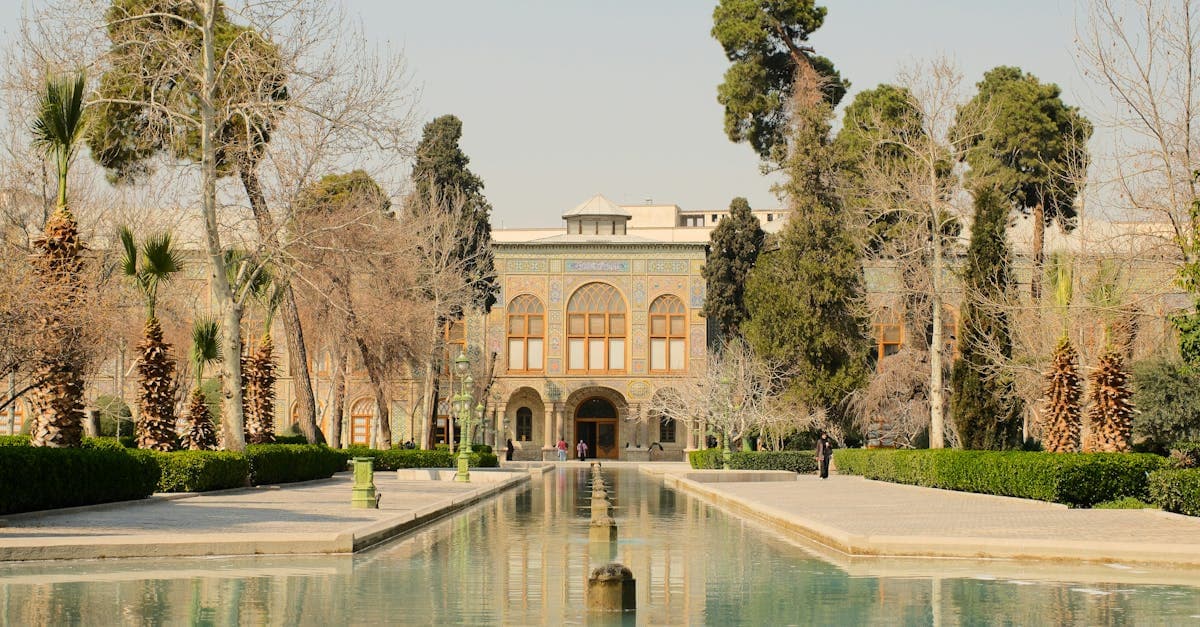 Golestan-Palast in Teheran mit Spiegelbecken trotz Reisewarnung Auswärtiges Amt wegen Krieg USA Iran