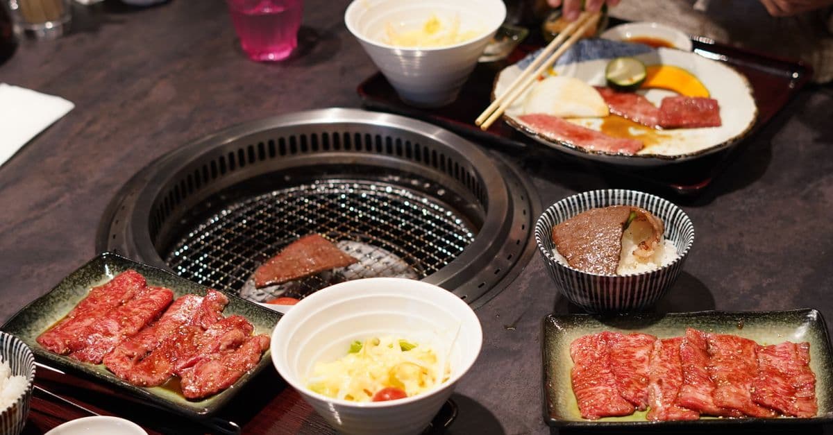 台灣一人燒肉文化興起,獨食燒肉 yakiniku solo 搭配豐富配菜的精緻飲食體驗