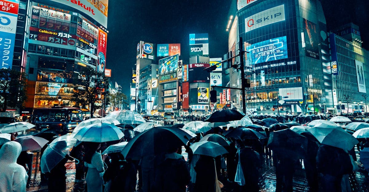 Nocny deszcz na Skrzyżowaniu Shibuya w Tokio – pierwsze wrażenia po przylocie do Japonii