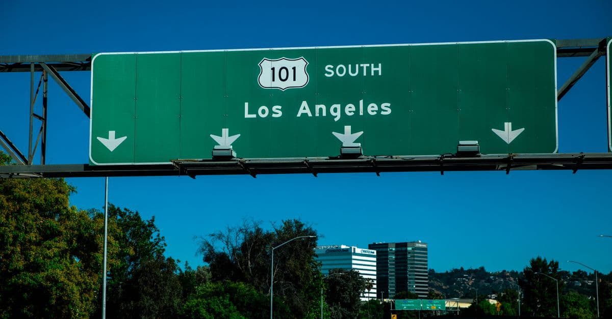 Highway 101 South sign directing traffic toward Los Angeles, gateway for Australian travellers heading to LA 2028.