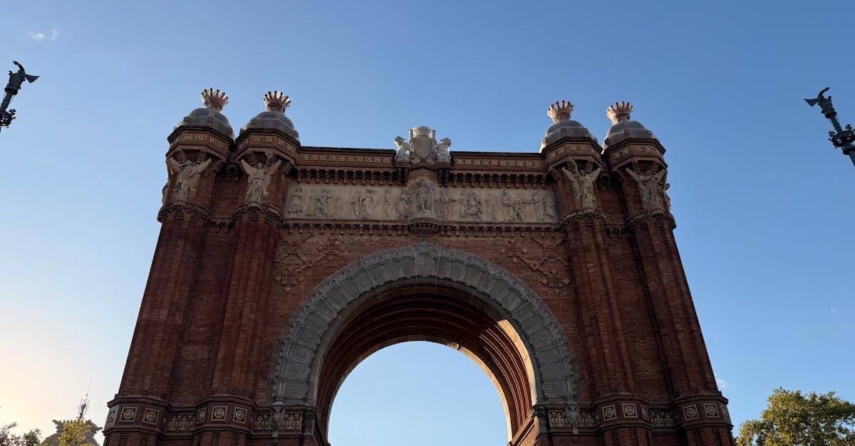 The Complete Barcelona Holiday Guide for UK Travellers 2026 - eSIM travel guide by HelloRoam