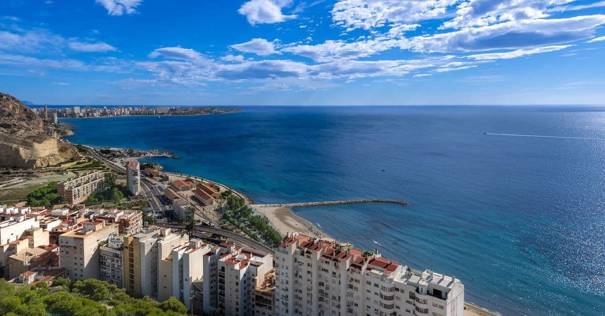 Spanien vejr 2026: den komplette guide for danskere - eSIM og internationale rejser, guide fra HelloRoam