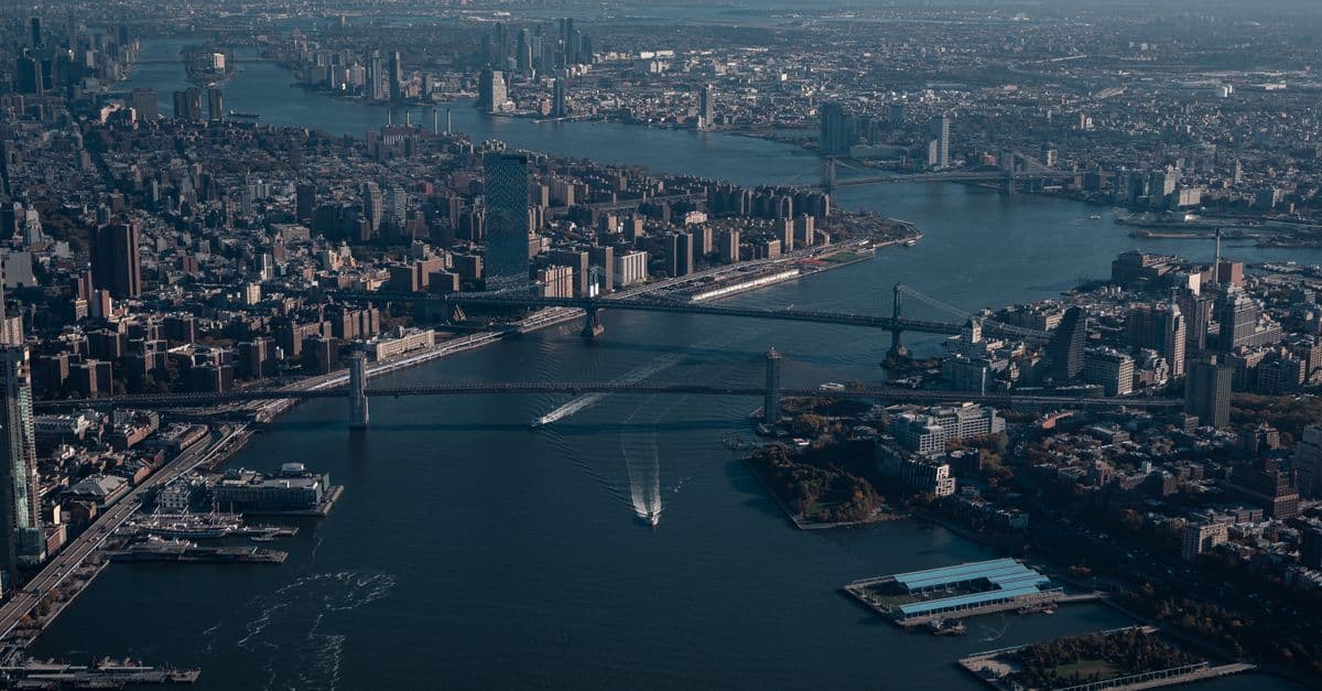 Aerial view of New York City skyline and bridges, the ideal setting for a travel eSIM prod review